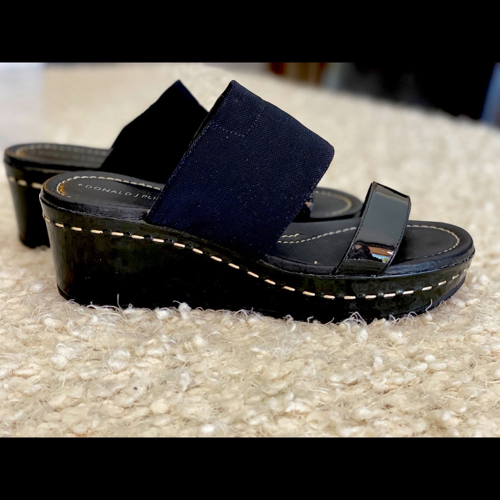 Donald J Pliner platform sandals black patent - 7
